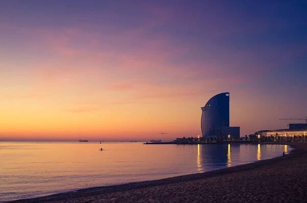 Romantic night on a sailboat in Barcelona