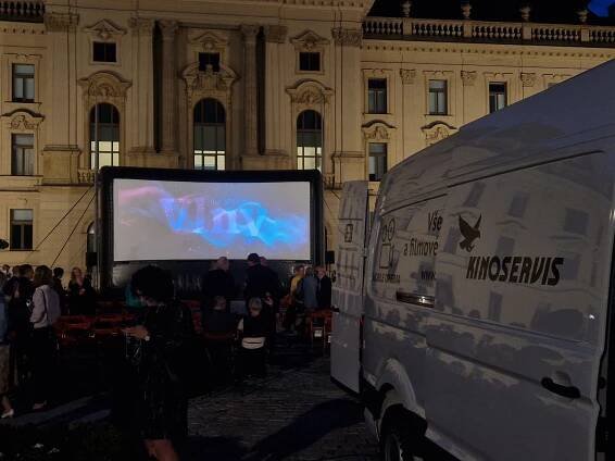 Projekce filmu „Vlny“ v sídle Úřadu vlády ČR – kinoservis.eu