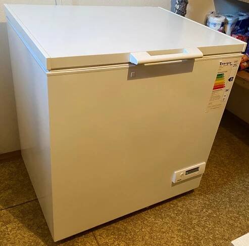 Mraznička Zanussi ZCF 220, truhlicová - Elektro