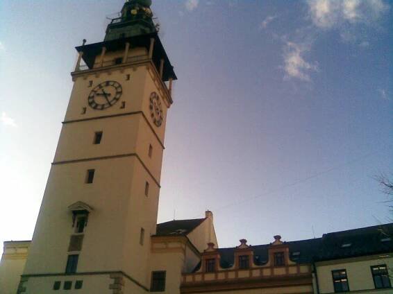 Z vyškovského náměstí zmizela pěší zóna. Návrat aut má centrum města oživit