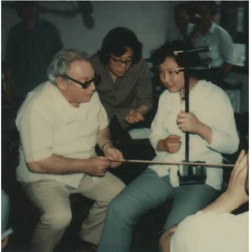 Isaac Stern playing an Erhu at the Central Conservatory of Music