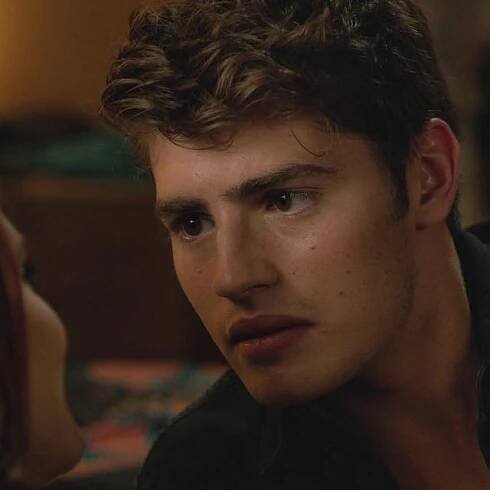 Gregg Sulkin fotka