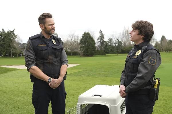 Animal Control - Bunnies and Veggies - Z filmu - Joel McHale, Michael Rowland