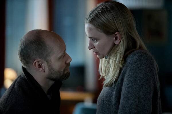 White Wall - Guldtåget - Z filmu - Aksel Hennie, Vera Vitali