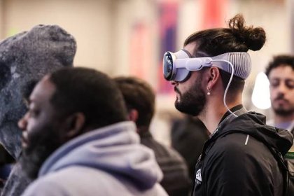 Ještě dražší Apple Vision Pro. Revoluční brýle s virtuální realitou nabízí lidé za přemrštěné ceny
