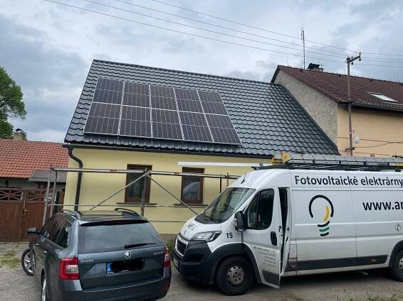 Solární elektrárna s instalací bateriového úložiště - Boseň