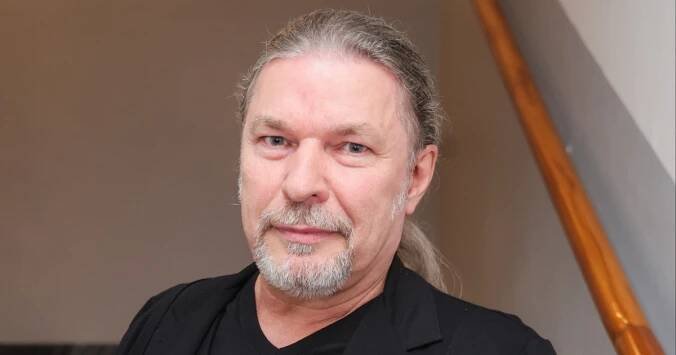 Zpěvák Petr Kolář u sebe objevil vzácnou alergii. Od té doby si dává velký pozor