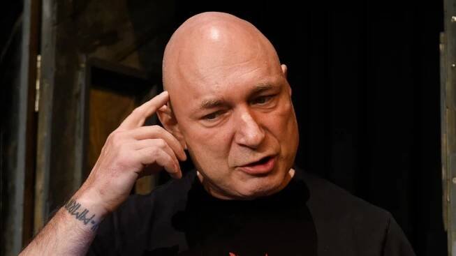Daniel Landa při koncertu spadl z pódia. Byli jsme rádi, že žije, říká manželka
