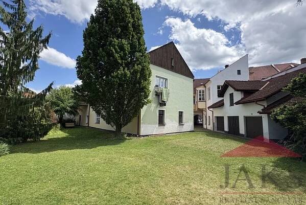 Sušice - ul. Americké armády; pronájem bytu 3+kk (cca 75 m2) s balkonem a vlastním plynovým topením