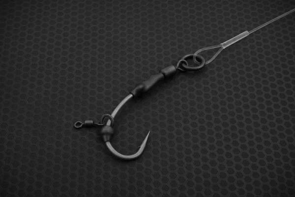 Close-Up-Shot - Tidy Rig - Ronnie 6 Micro Barbed - RESIST-BEAD