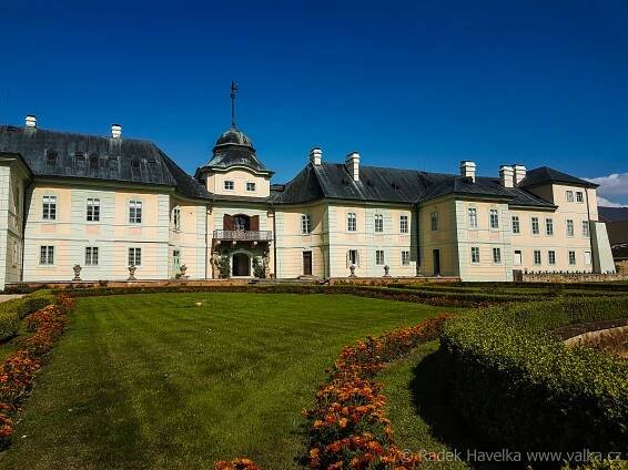 Manětín : M