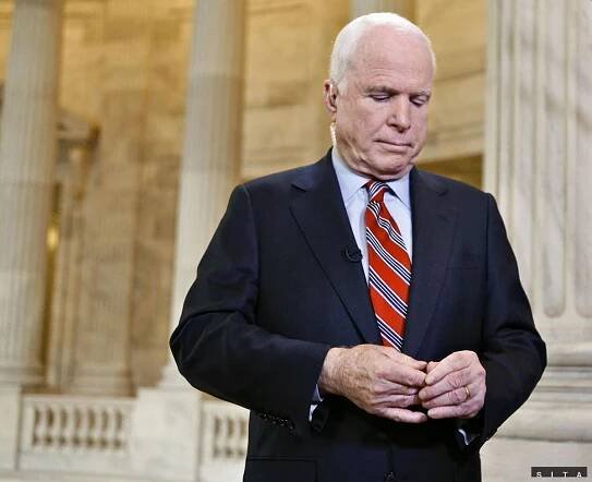 Americký senátor John McCain.