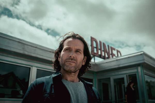 Cesta ven - Cesta dlouhým dnem do noci - Z filmu - Eion Bailey