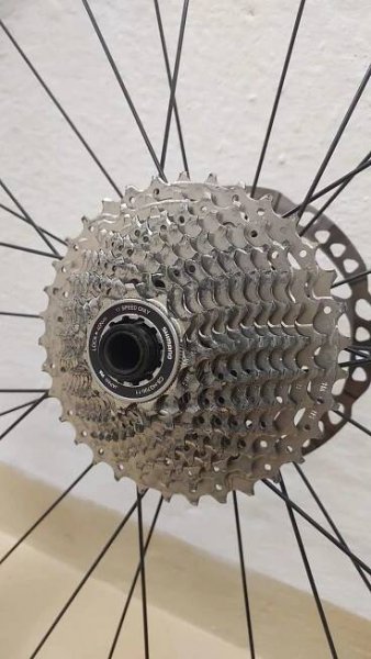 Zapletená gravelová kola Fulcrum red zone 900