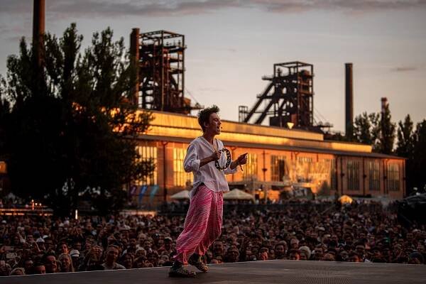 VIDEO: Druhý den Colours? Chinaski i Kavinsky dostali publikum v Ostravě do varu