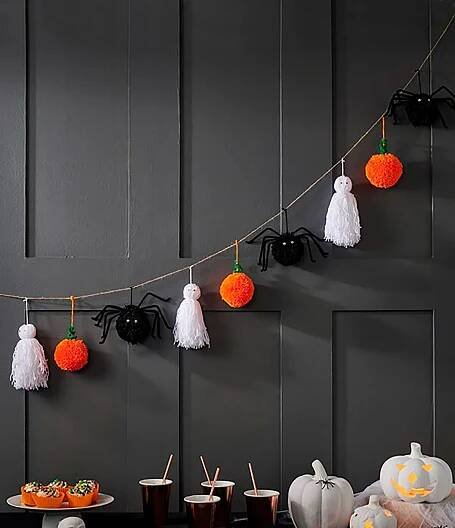 Halloween pom pom banner