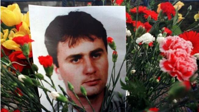 Expolicajta Róberta Remiáša zavraždili v apríli 1996 v Bratislave. Výbušninu do jeho auta malo nastražiť podsvetie na objednávku SIS.