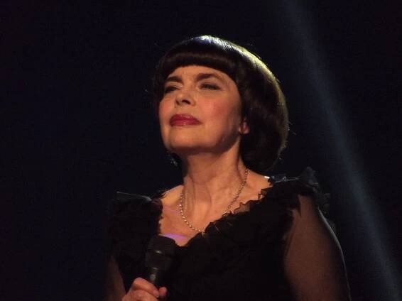 Soubor:Mireille Mathieu à Lille - 14 novembre 2014.JPG – Wikipedie