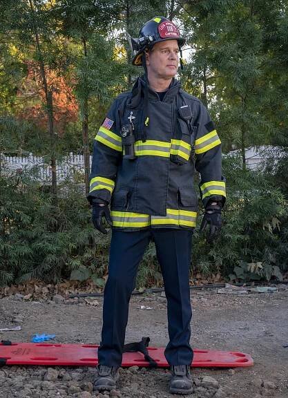 Peter Krause Compares 9-1-1's Bobby to Parenthood's Adam Braverman
