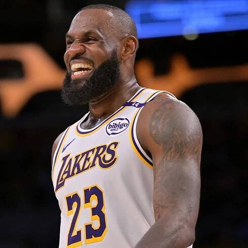 LeBron James Makes Decision on Contract Option With Lakers for Next Season