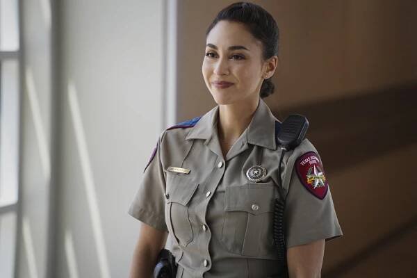 Lindsey Morgan - Walker - A Tale of Two Families - Z filmu
