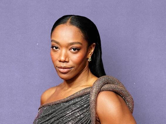 Naomi Ackie on Playing “Balls to the Wall” Nasha in Mickey 17