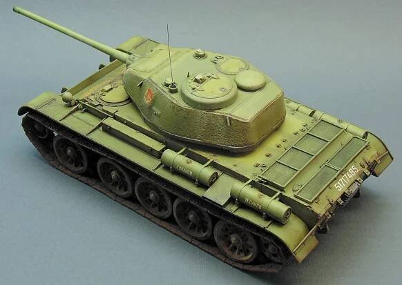 35193 T-44 SOVIET MEDIUM TANK + Maxim Pedan – Miniart