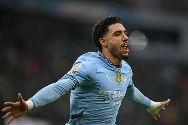 Marmoush poprvé pálil za Manchester City a hattrickem to odnesl Newcastle, West Ham opět prohrál