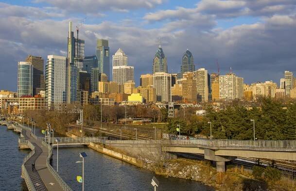 File:The Philadelphia Skyline at Dusk.jpg - Wikimedia Commons