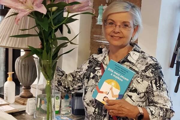 Daniela Kovářová poslala do světa knižní novinku „Dítě mezi otcem a matkou“