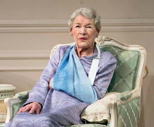 Review: Glenda Jackson Gets Her Queen Lear Moment in ‘Three Tall Women’