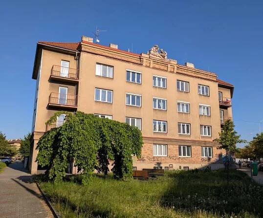 Fotografie - Typový bytový dům T12/T13 se sousoším Rodina - 13.05.2025