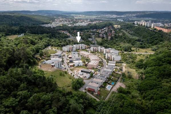 PRONAJATO - Atraktivní byt 1+kk, 35 m2, ul. Provázkova, Praha 4 - Modřany - romanek-partneri.cz