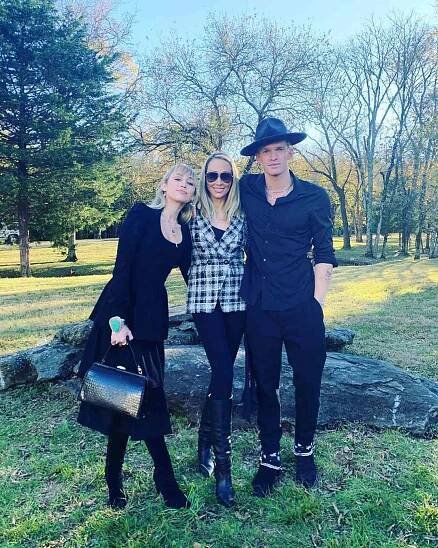 Miley Cyrus, Cody Simpson, and Tish Cyrus