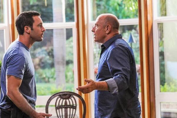 Havaj 5-0 - Léčba zločinnosti - Z filmu - Alex O'Loughlin, Corbin Bernsen