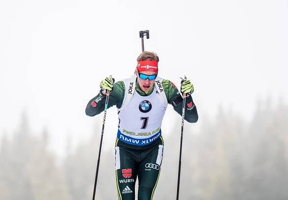 SP Hochfilzen: Kühn může jako první Němec po 6 letech ovládnout sprint i stíhačku, výhru ve štafetě obhajují Norky