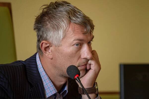 Primátor ANO ukázal nahou ženu, vypnul kamery a přišel o vládu v Jablonci