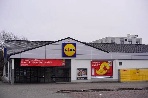 Cenová revoluce v Německu: Lidl prudce zlevnil, konkurence se přidala. A co Česko?