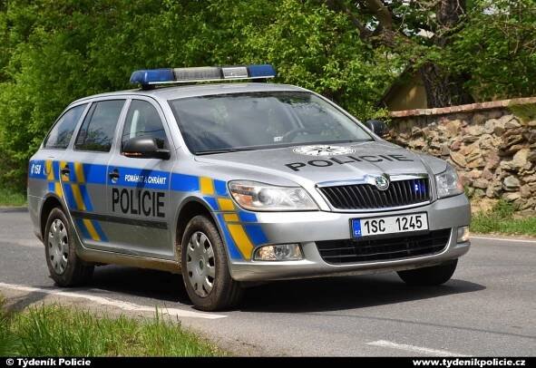 Cyklista rozbil při nehodě v Jílovém u Prahy čelní sklo octavie | Týdeník Policie