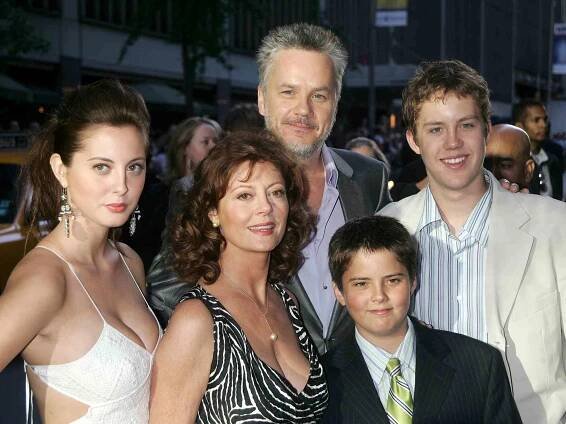 Tim Robbins and Susan Sarandon with their kids Eva, Miles, and Jack at the 'War Of The Worlds' film premiere on June 23, 2005 in New York City.