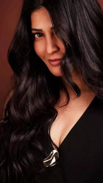 ‘Coolie’ star Shruti Haasan turns heads with her stunning style moments