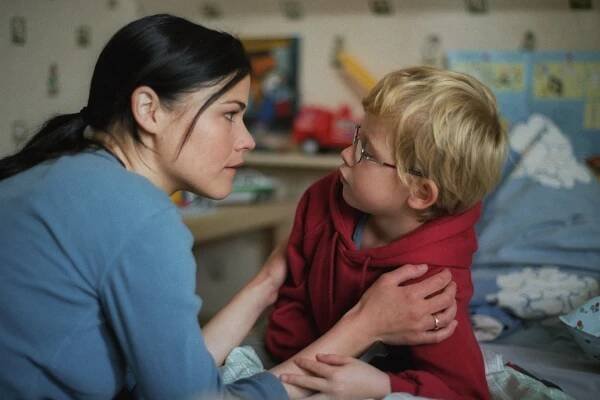 Mein Mörder kommt zurück - Z filmu - Katharina Wackernagel, Paul Maximilian Schüller