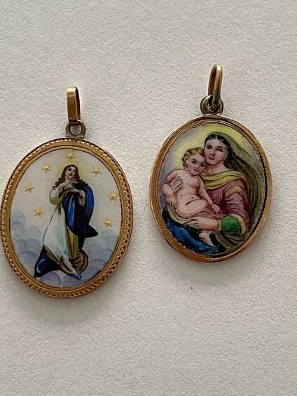 Starožitné porcelánové madonky v původních Au 14ct rámečcích