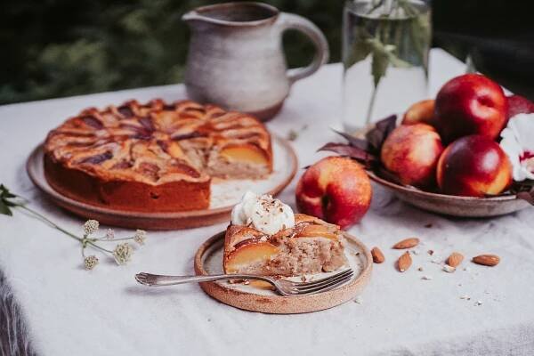 Mandlový koláč s nektarinkami ( vegan )