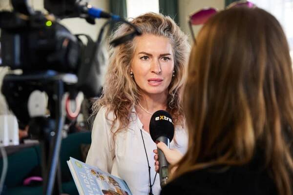 FOTO: Olga Menzelová během rozhovoru pro eXtra.cz. – stránka 46