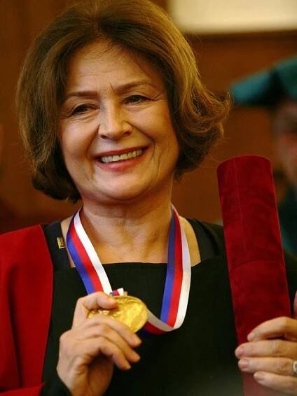 Emília Vašáryová v Brně převzala čestný doktorát