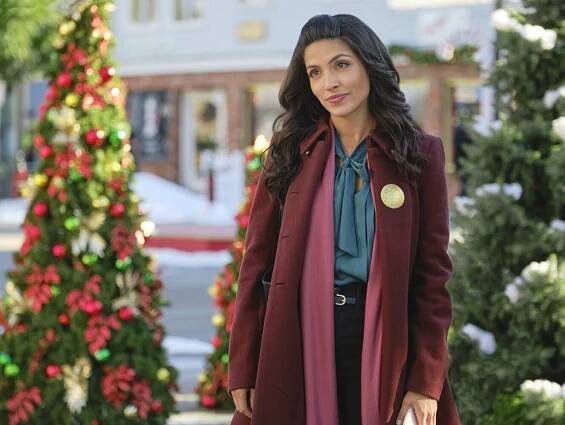 Sleigh Bell Stories - Nazneen Contractor - The Christmas Ring