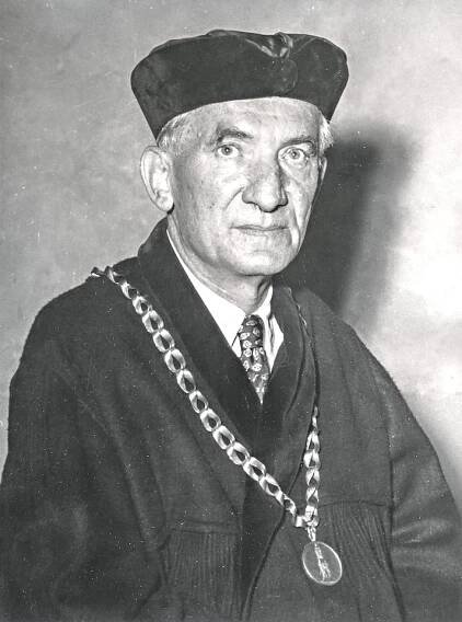 Soubor:Frantisek-Neuwirth-UK.jpg – Wikipedie