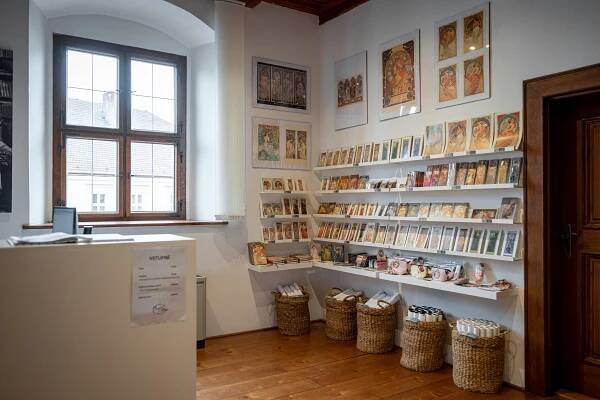 Rodinne Pasy :: Poskytovatelia zliav | Kulturní a informační centrum Ivančice- Výstava Alphonse Mucha: Svety kvetov 