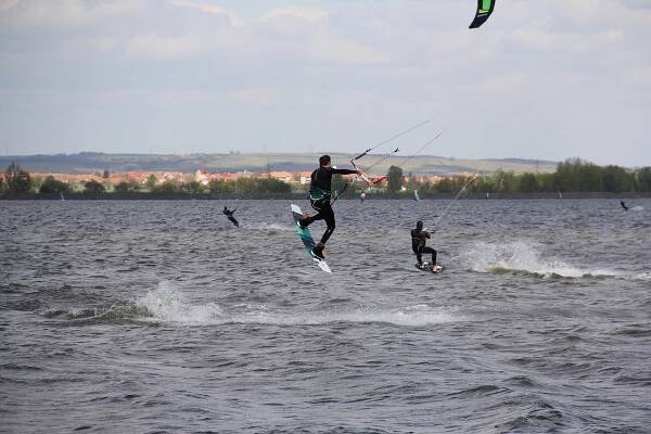 SOBOTNÍ SEVEROZÁPAD - MUSHOW kiteboarding | snowkiting | foto/video | kite ku.. 